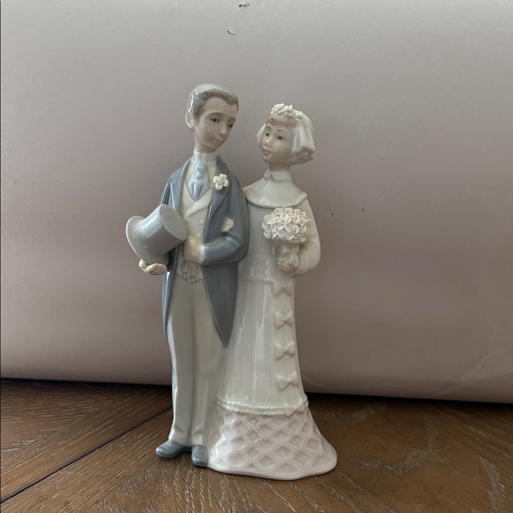 Lladro Porcelain Figurine in Blue and White
